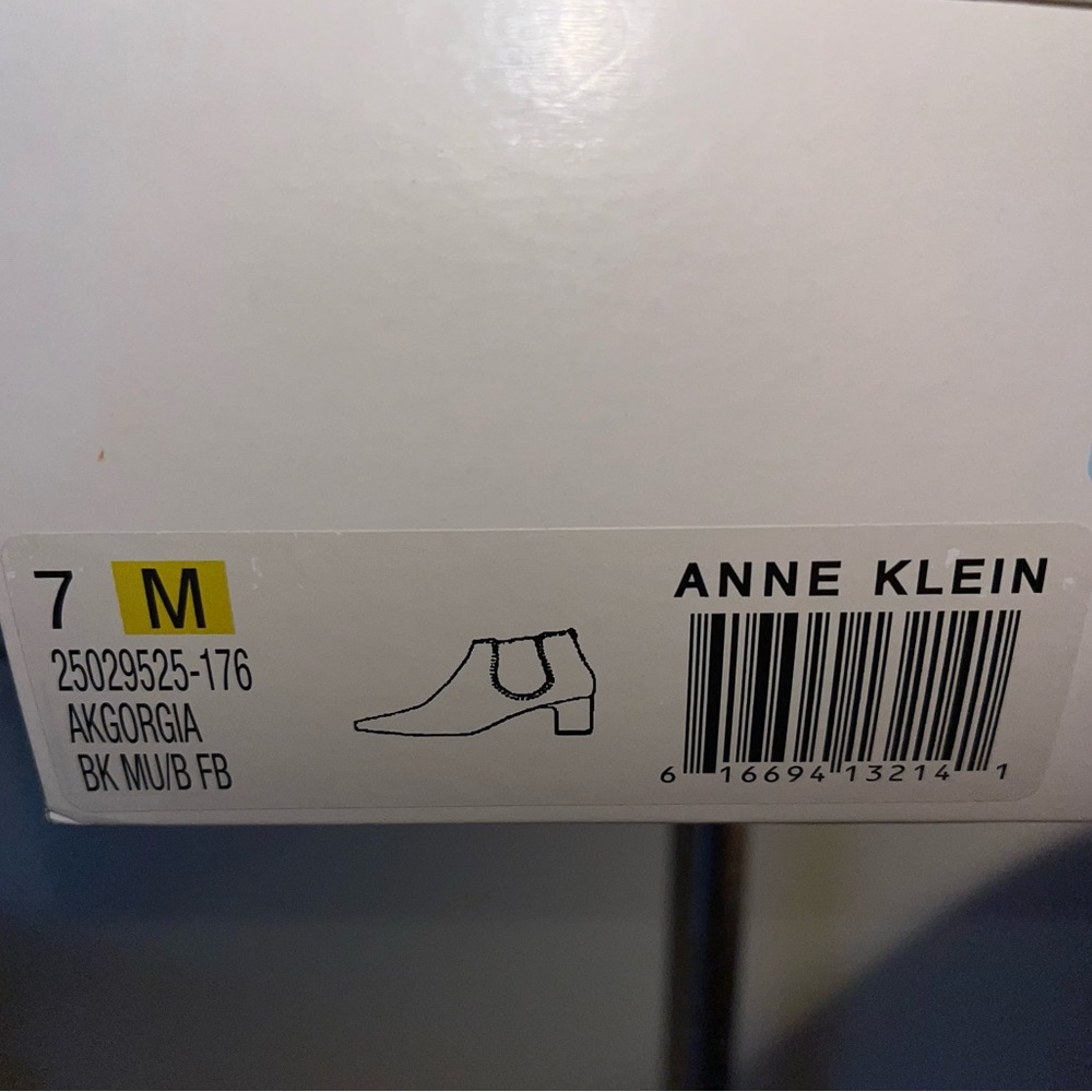 NWT/NIB Anne Klein Akgorgia slip on ankle boots size 7. Silver & gold flowers - Picture 12 of 14